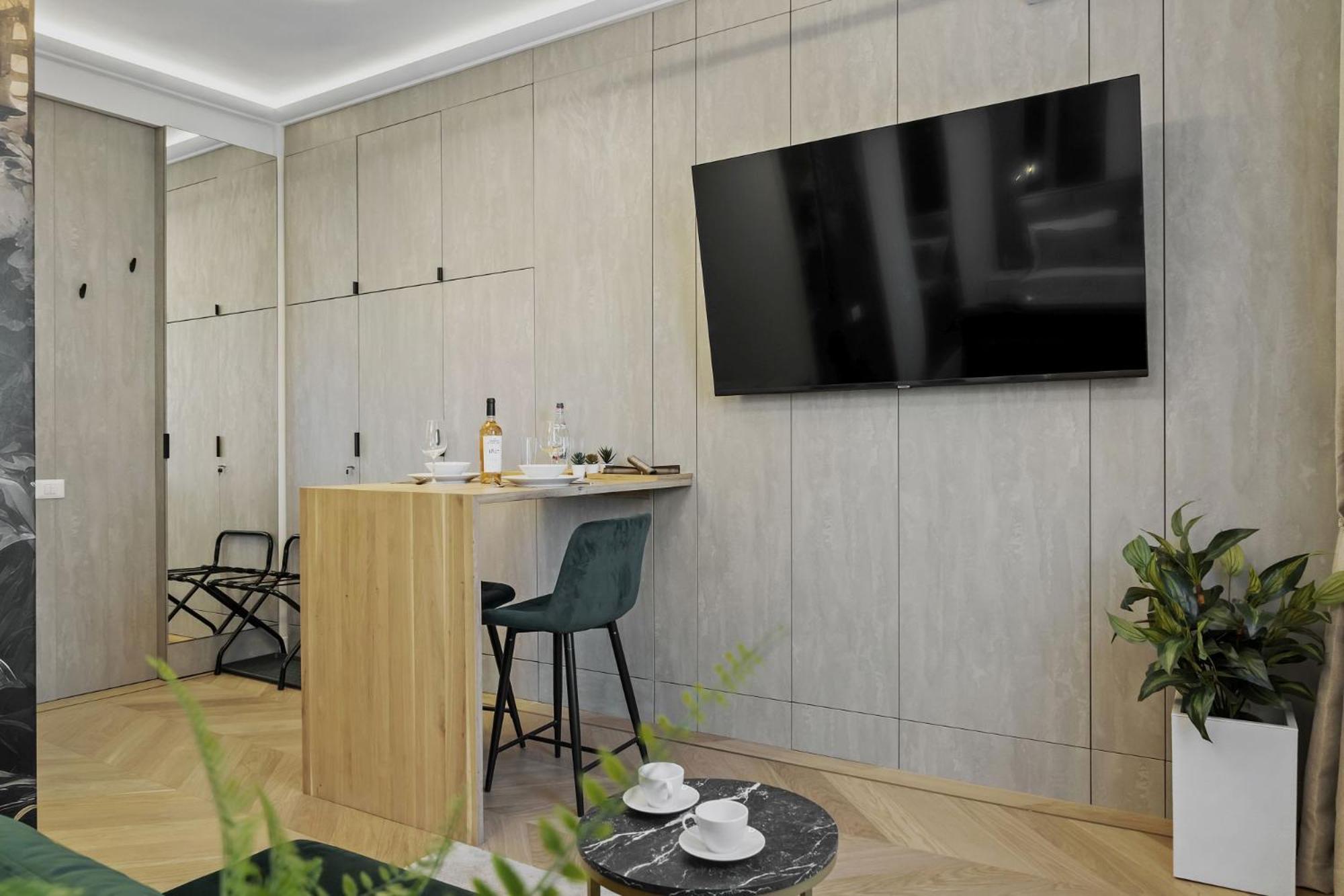 Studio Jungle Breath - City Centre Bukares Bagian luar foto